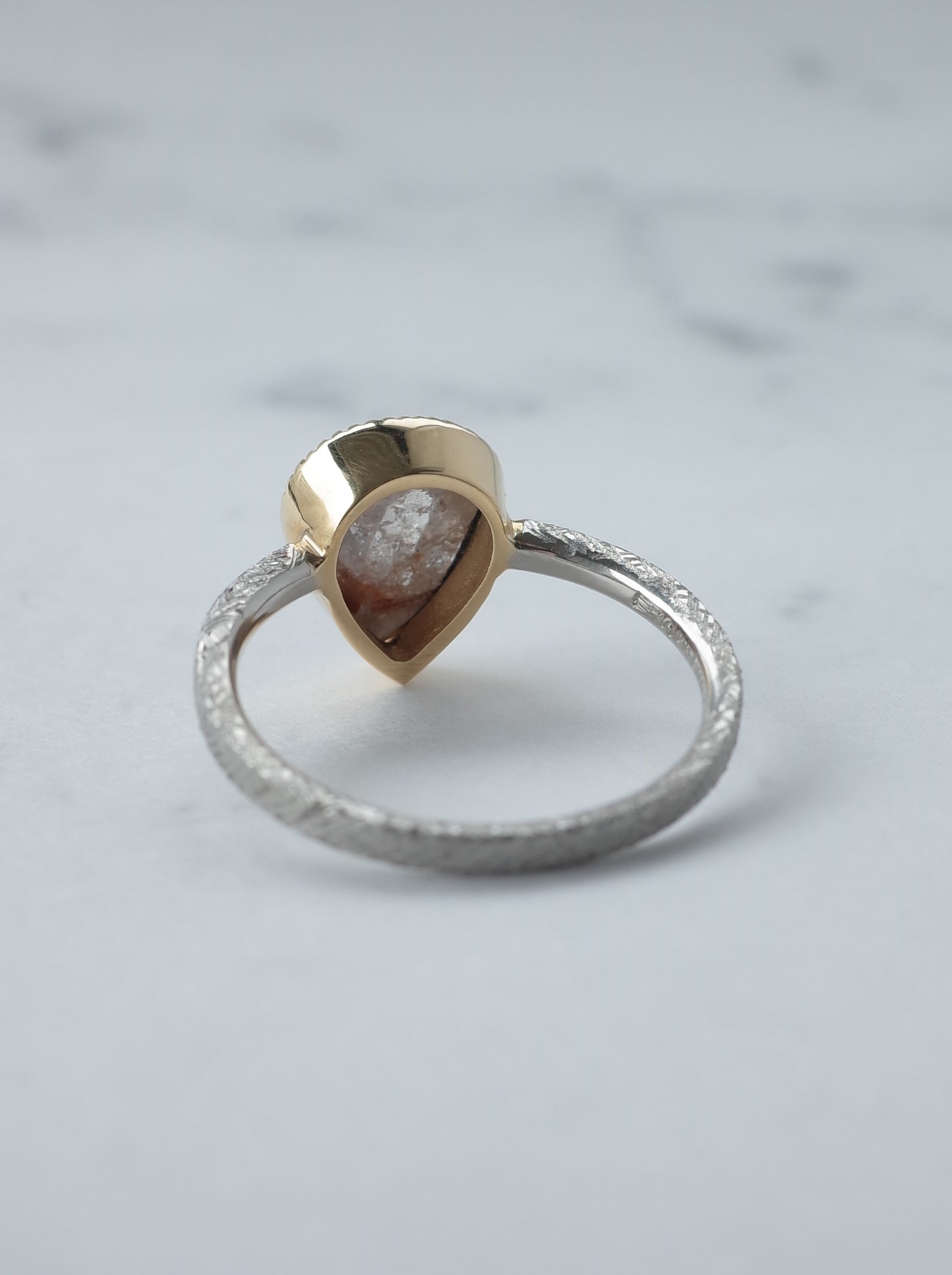 ソルトアンドペッパーダイヤモンドのリング - 2