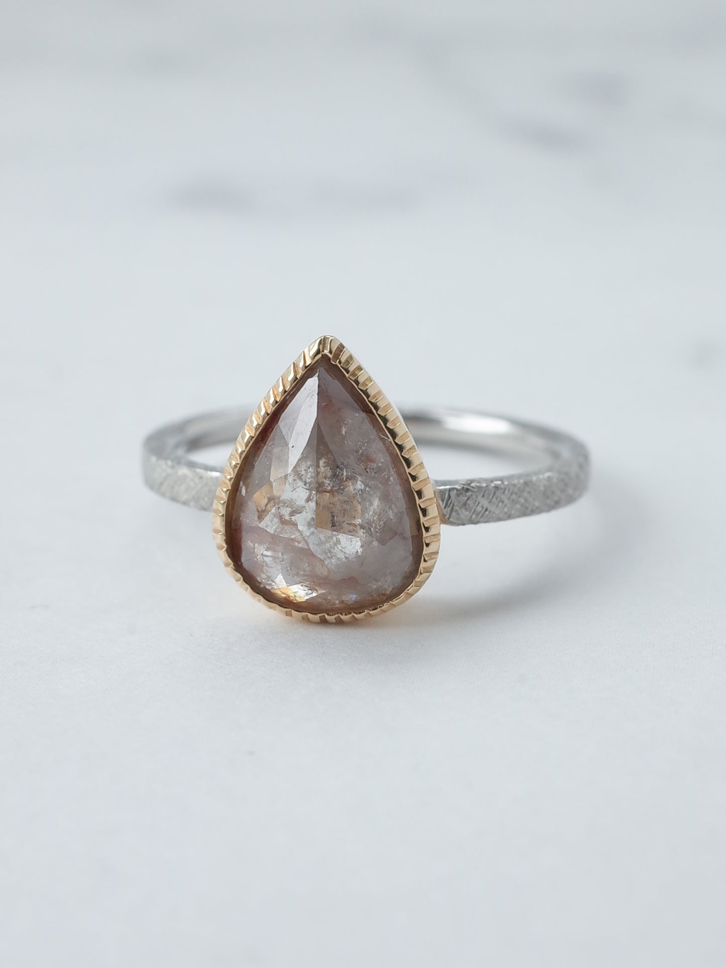 ソルトアンドペッパーダイヤモンドのリング - 2