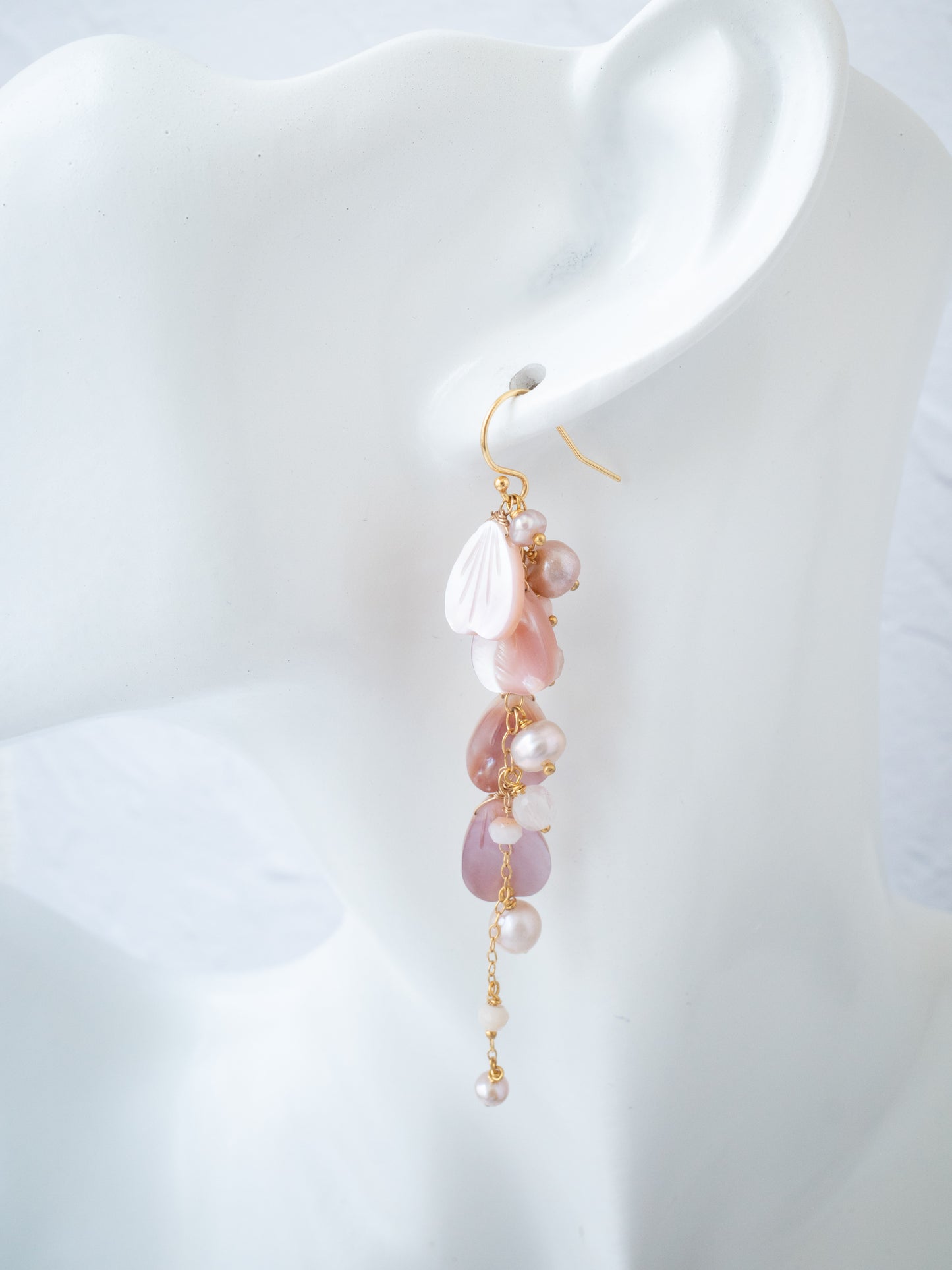 ピンクシェルの桜ピアス