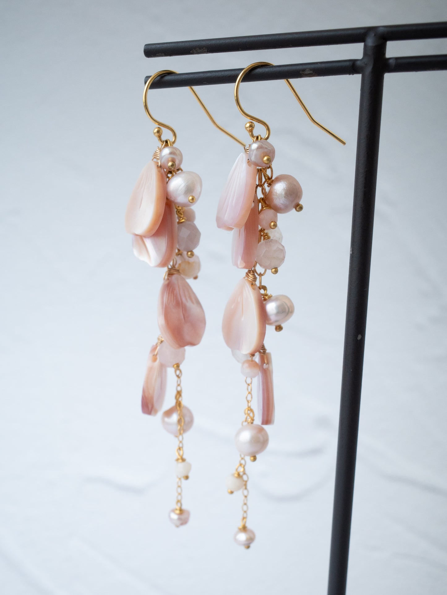 ピンクシェルの桜ピアス