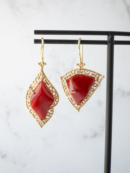 高知県産血赤珊瑚のピアス / K18YG