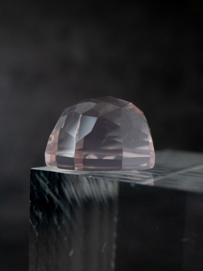 ローズクォーツのルース -mirage 4