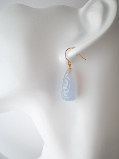 カービングブルーカルセドニーのフックピアス