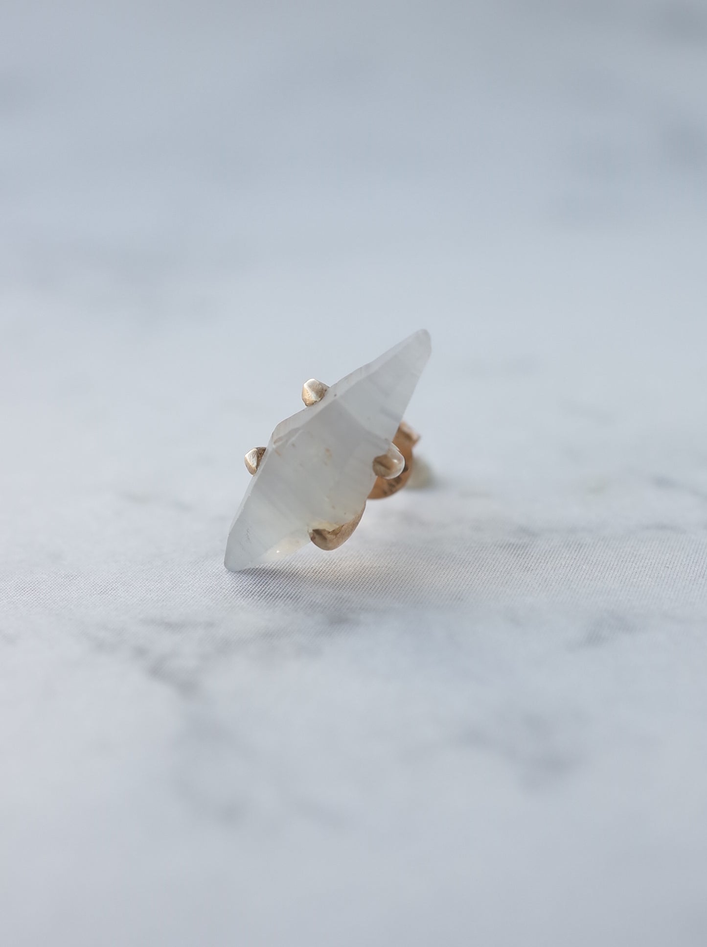 サファイアクリスタルの片耳スタッドピアス - 1