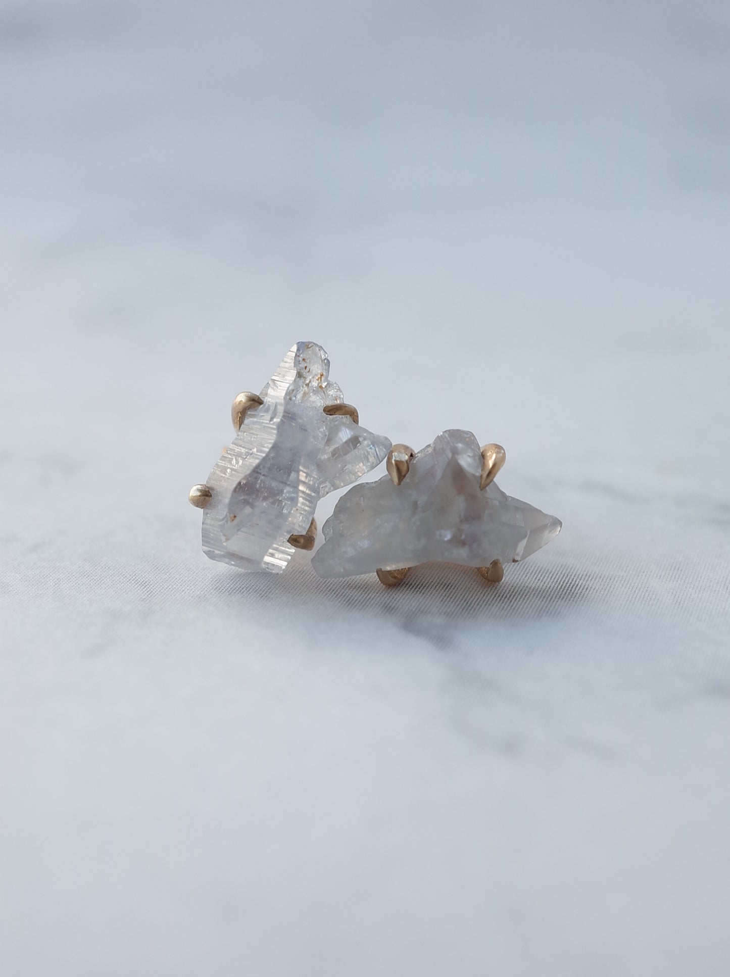 サファイアクリスタルのスタッドピアス / ペア