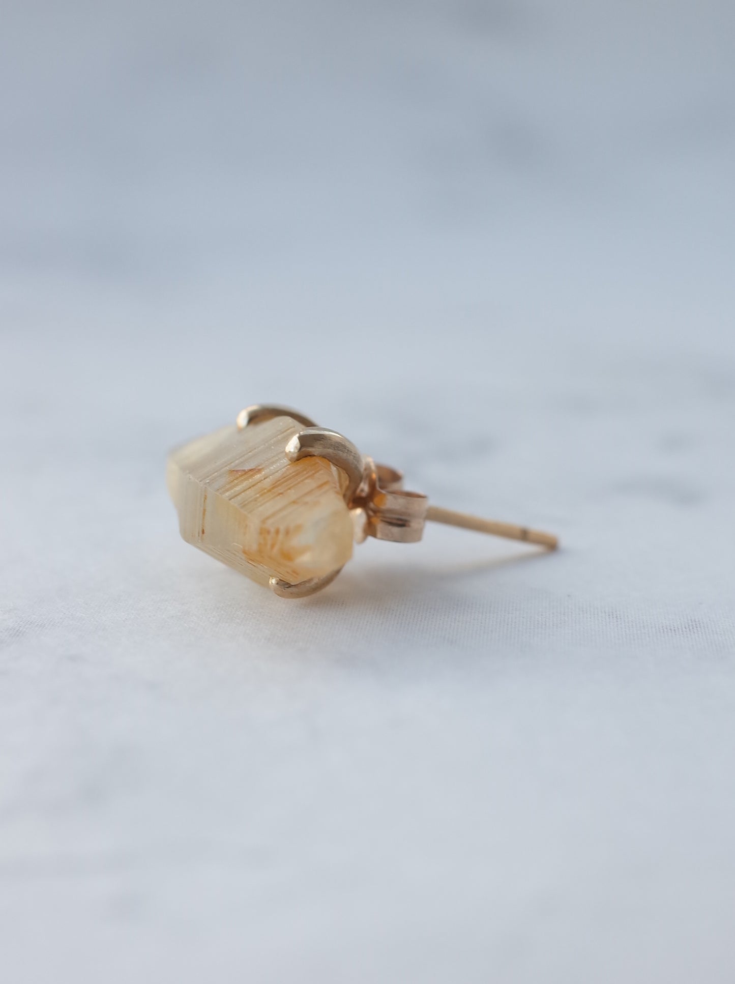 サファイアクリスタルの片耳スタッドピアス - 8