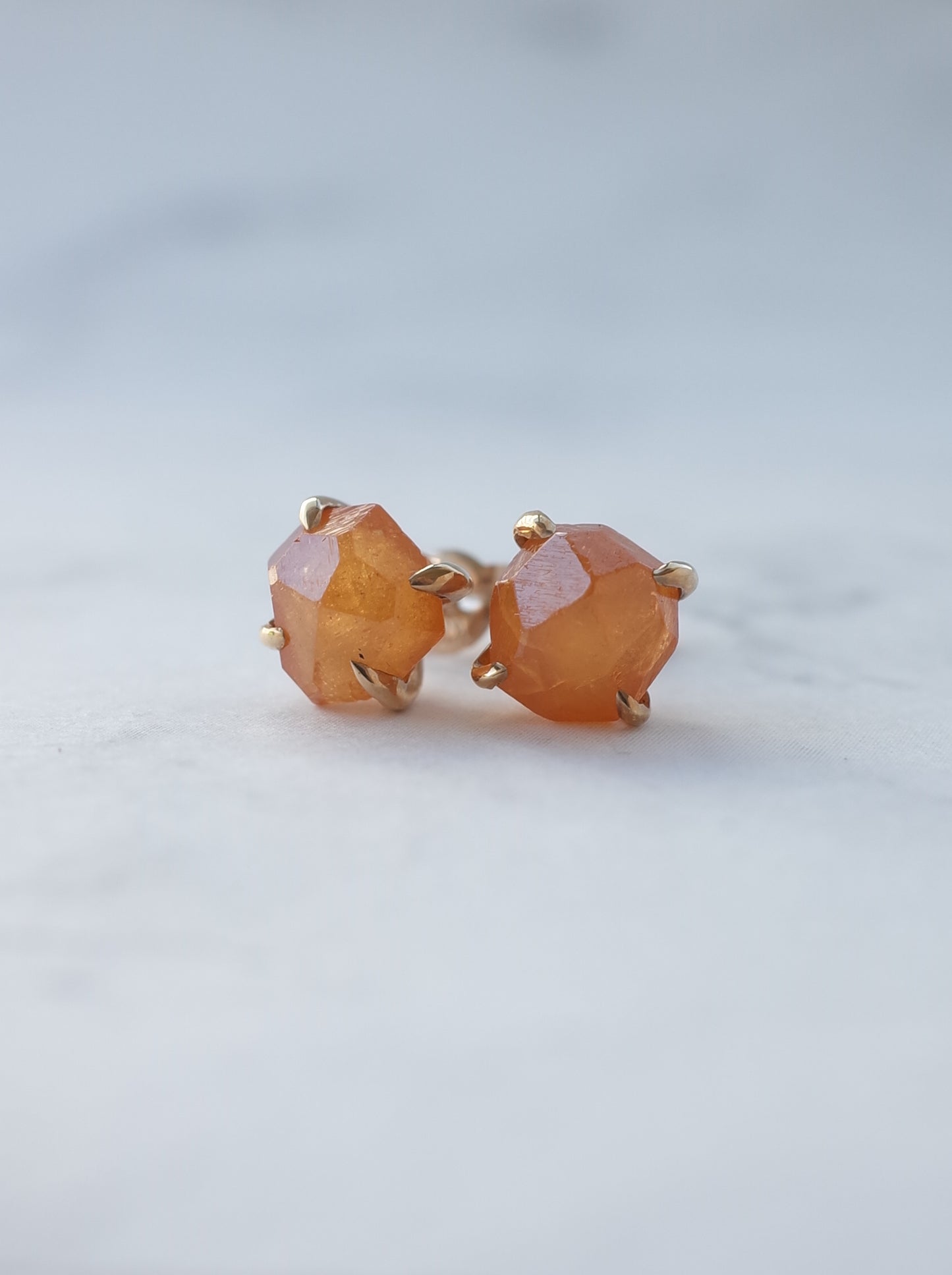 マンダリンガーネットのスタッドピアス