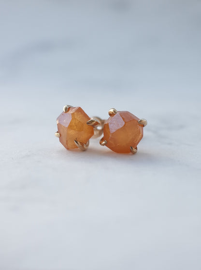 マンダリンガーネットのスタッドピアス