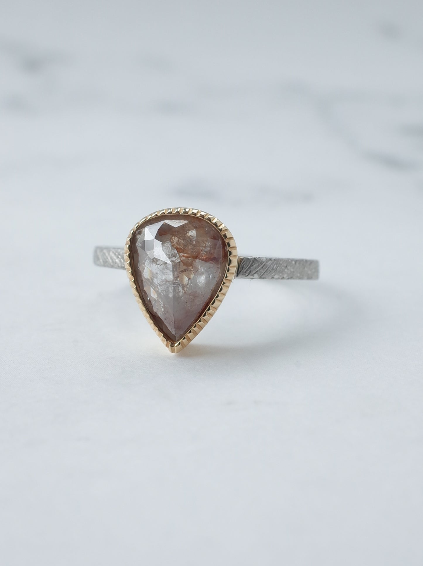 ソルトアンドペッパーダイヤモンドのリング - 2