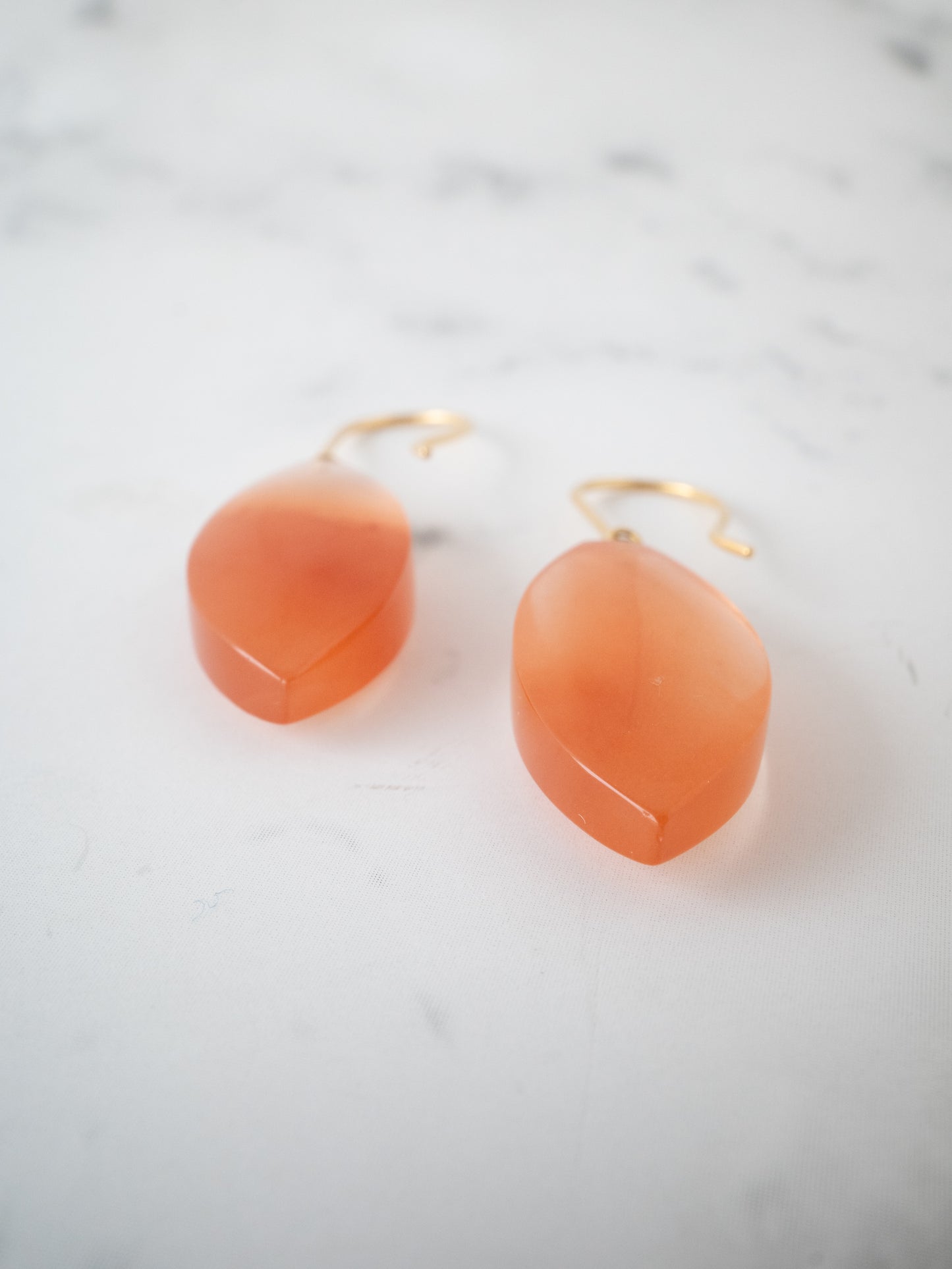 バイカラークォーツのピアス