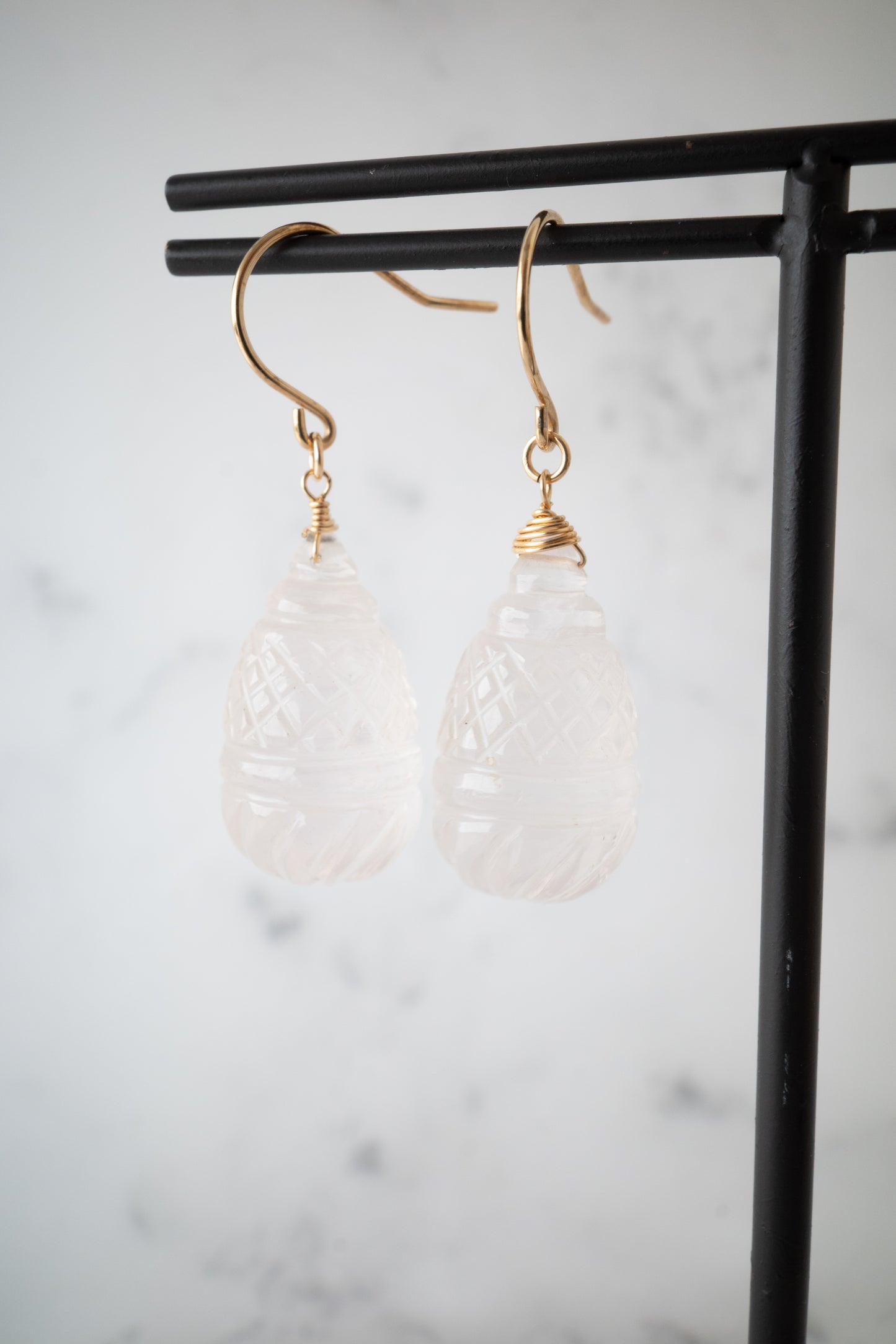 カービングローズクォーツのフックピアス - 2　