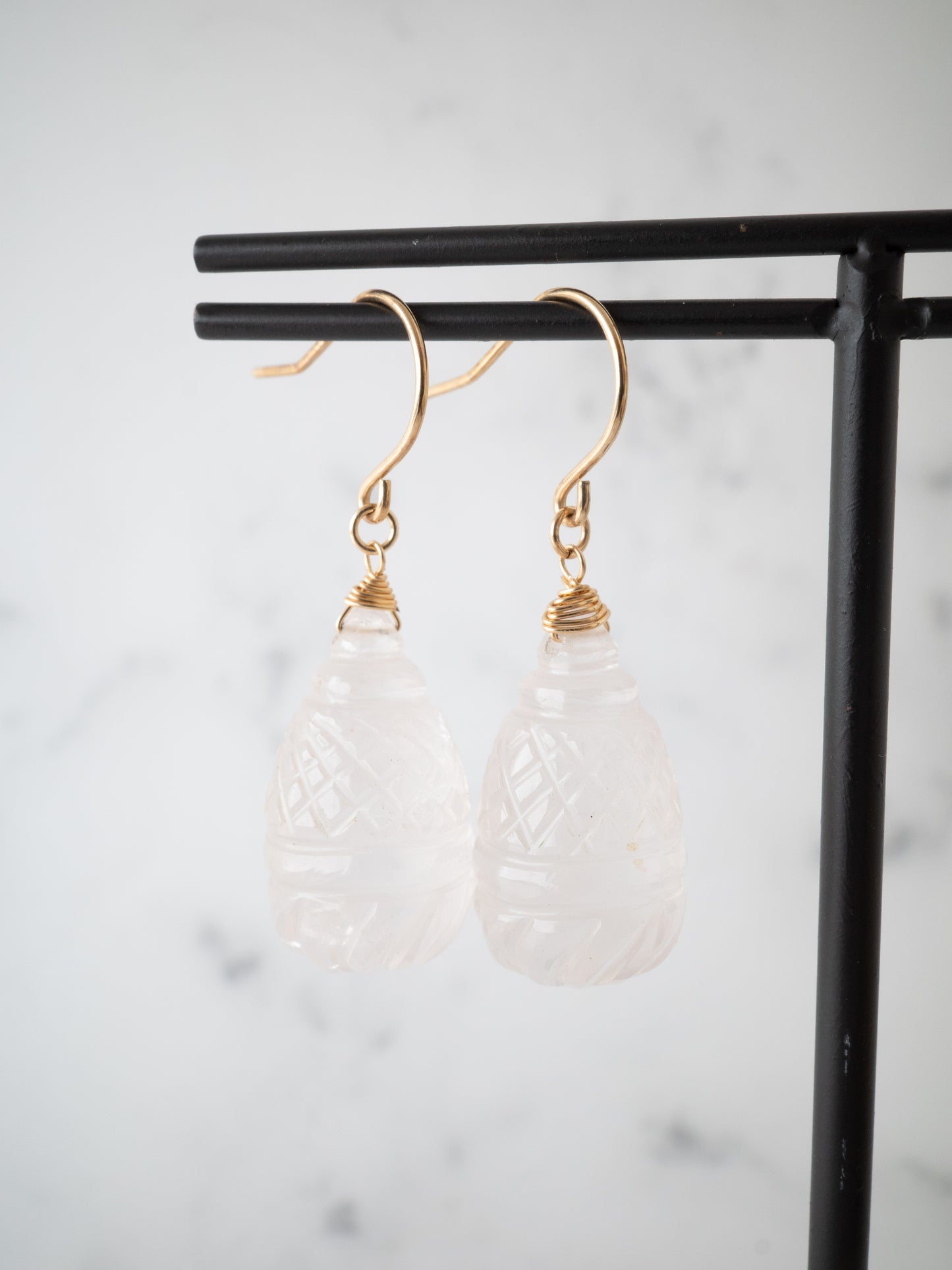 カービングローズクォーツのフックピアス - 2　