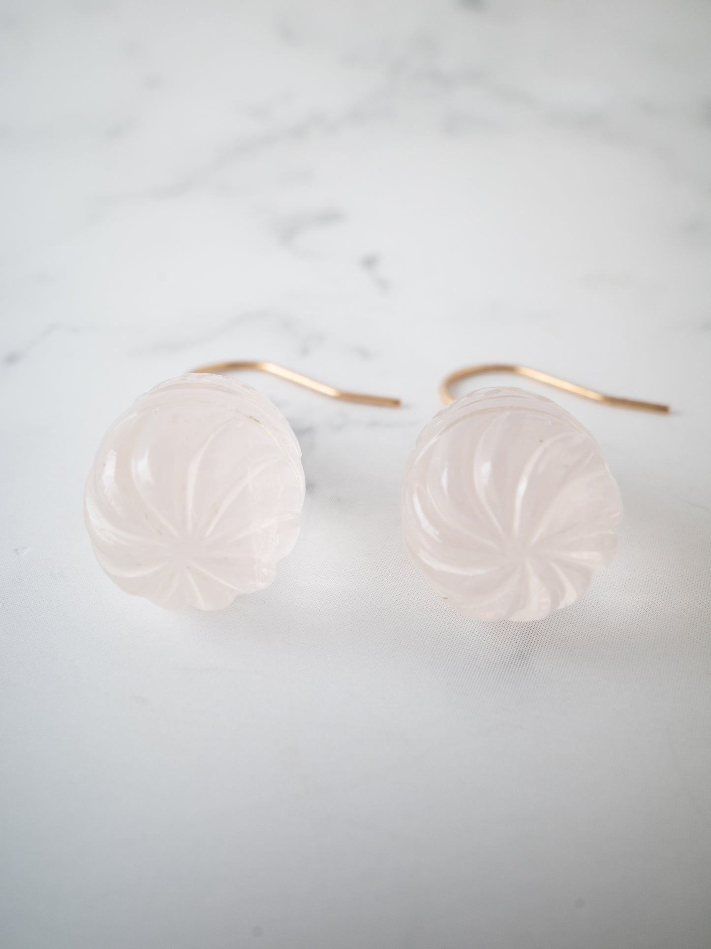 カービングローズクォーツのフックピアス - 2　