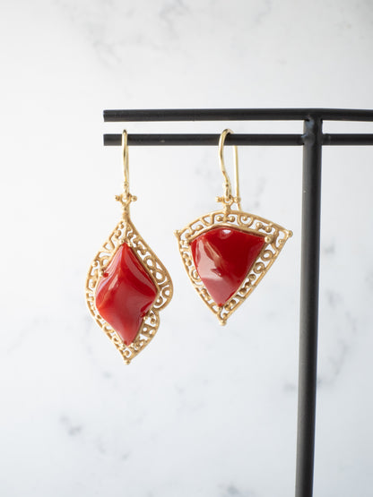 高知県産血赤珊瑚のピアス / K18YG