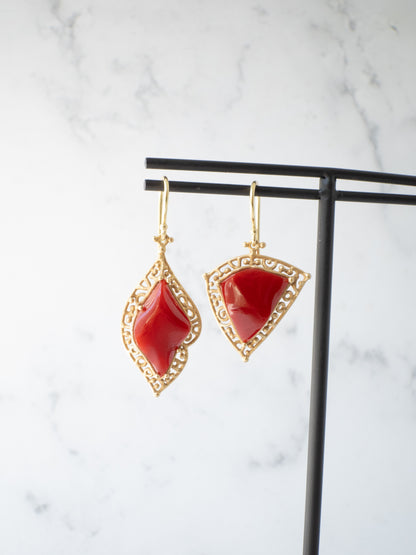 高知県産血赤珊瑚のピアス / K18YG