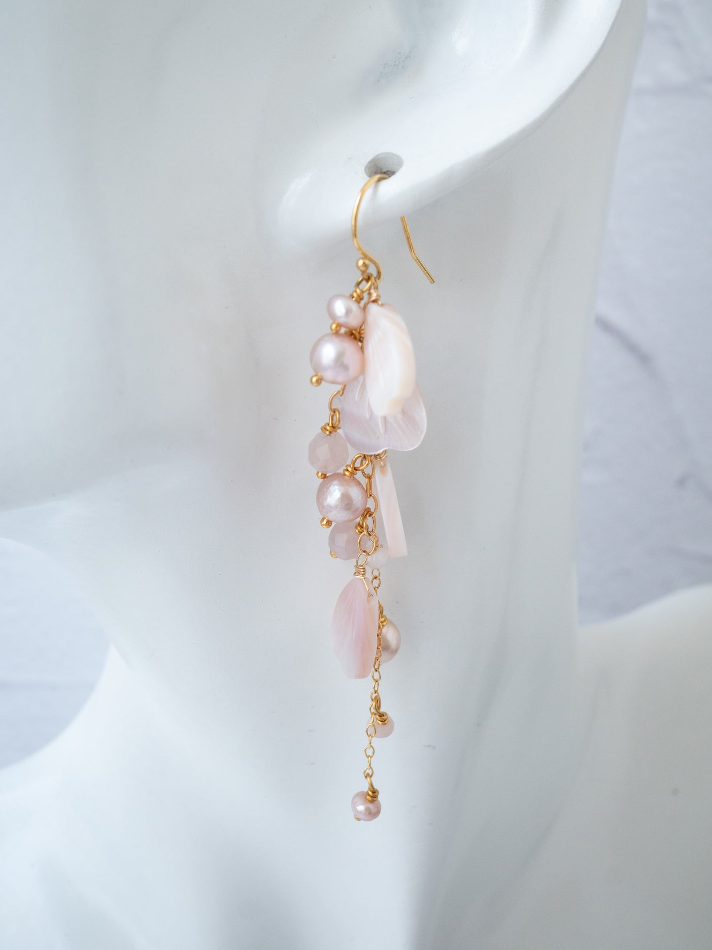 ピンクシェルの桜ピアス