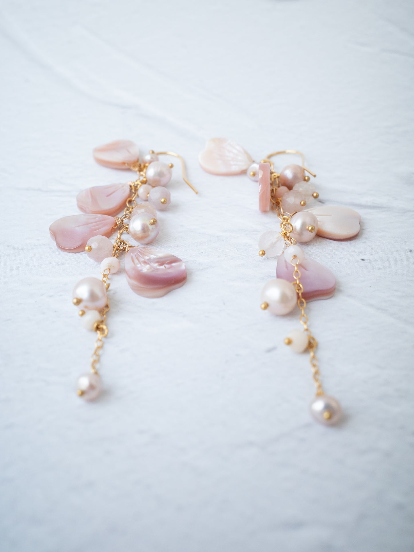 ピンクシェルの桜ピアス