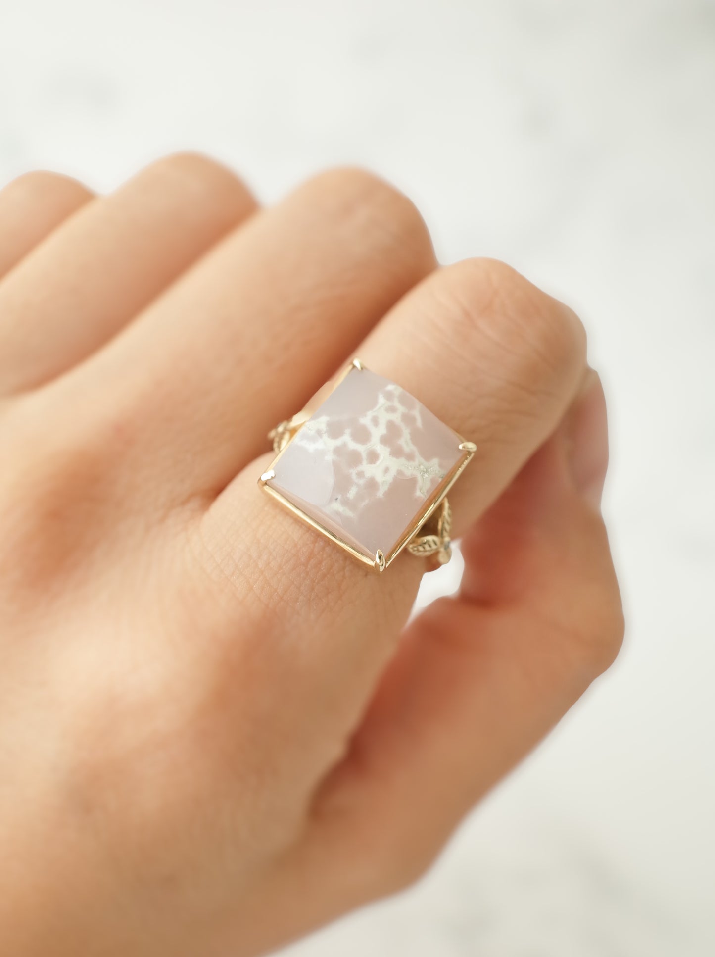 ピンクカルセドニーの三つ葉リング