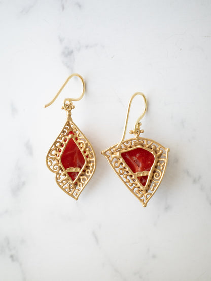 高知県産血赤珊瑚のピアス / K18YG