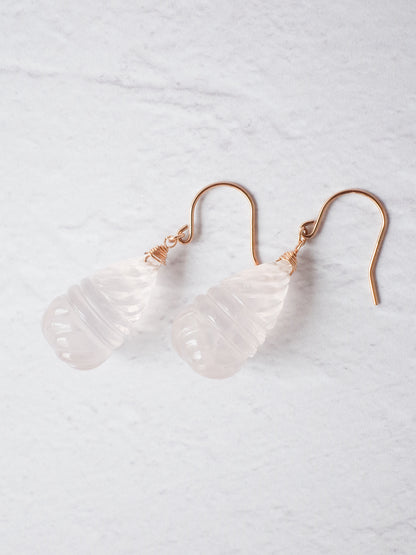 カービングローズクォーツのフックピアス - 1