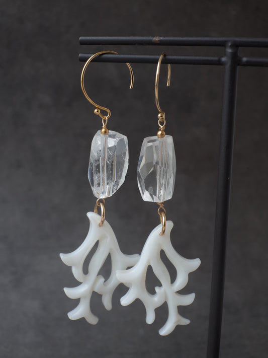 シェル＆ロッククリスタルのピアス