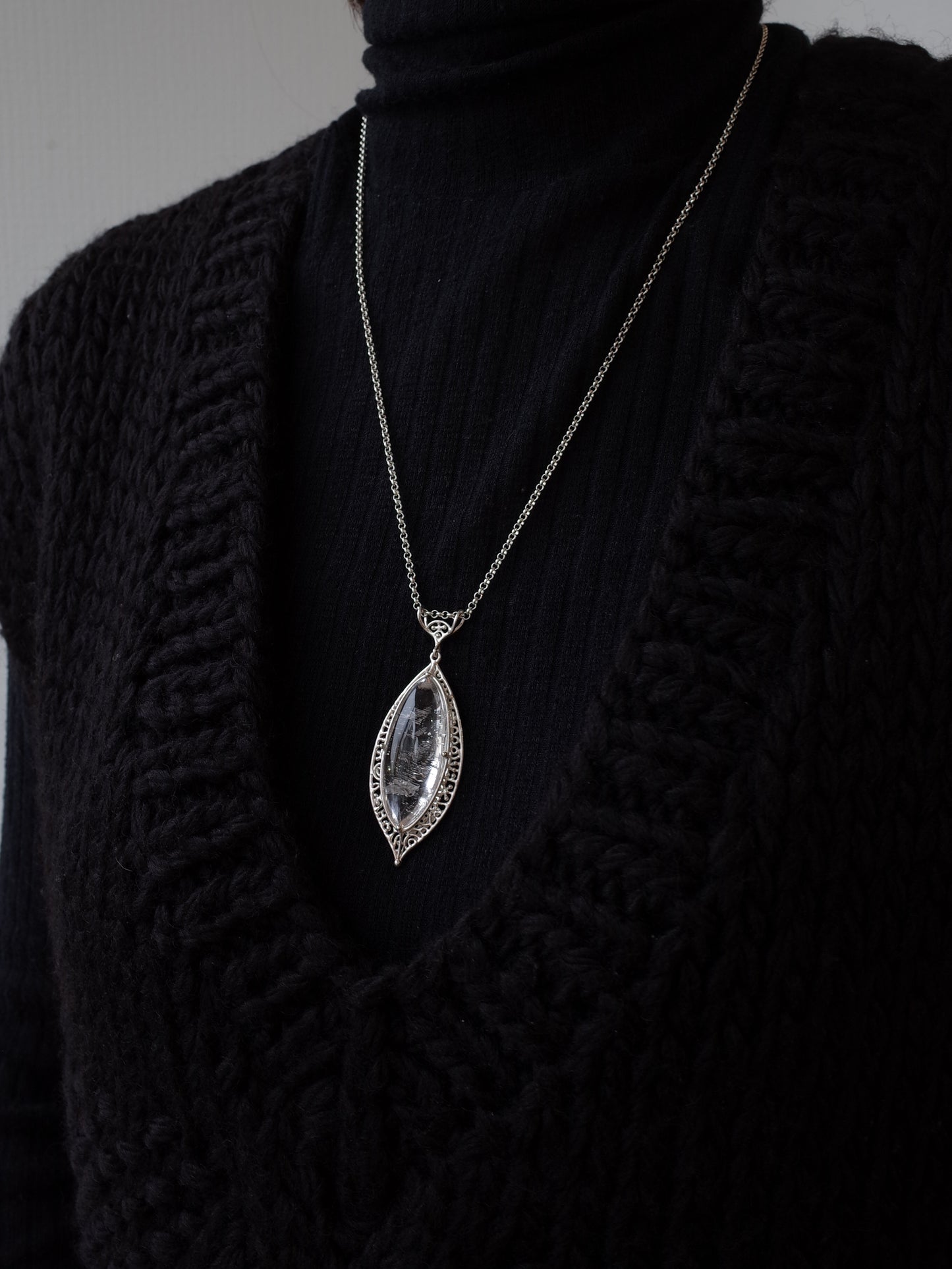 ネガティブクリスタルインクォーツのペンダント - 1