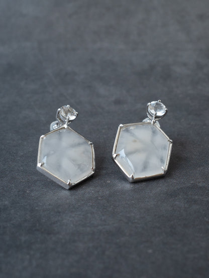 雪の結晶トラピッチェクォーツのスタッドピアス