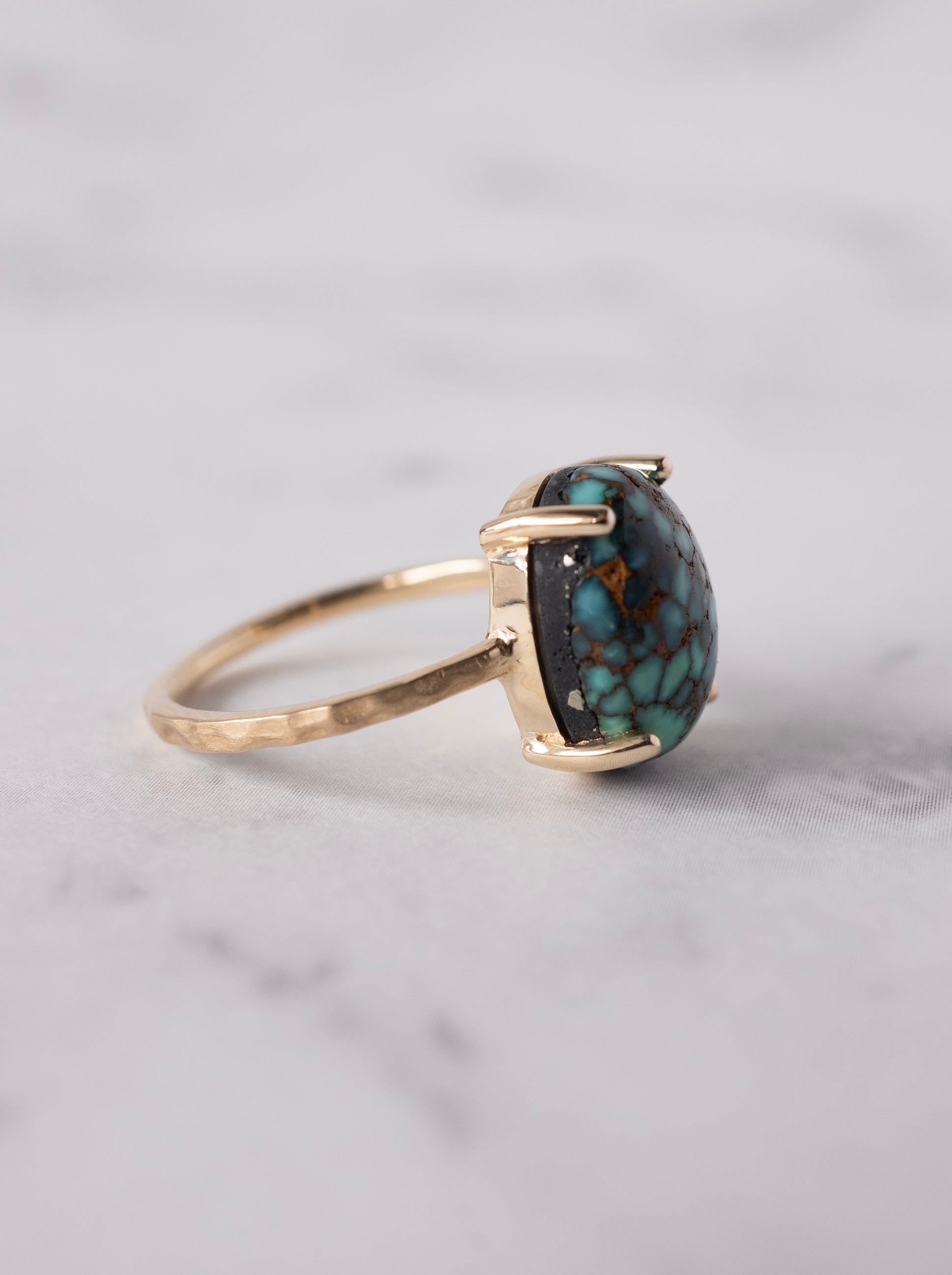 キングマン産ターコイズ オーバルカボションリング Turquoise Cabochon Kingman Turquoise キングマンターコイズの