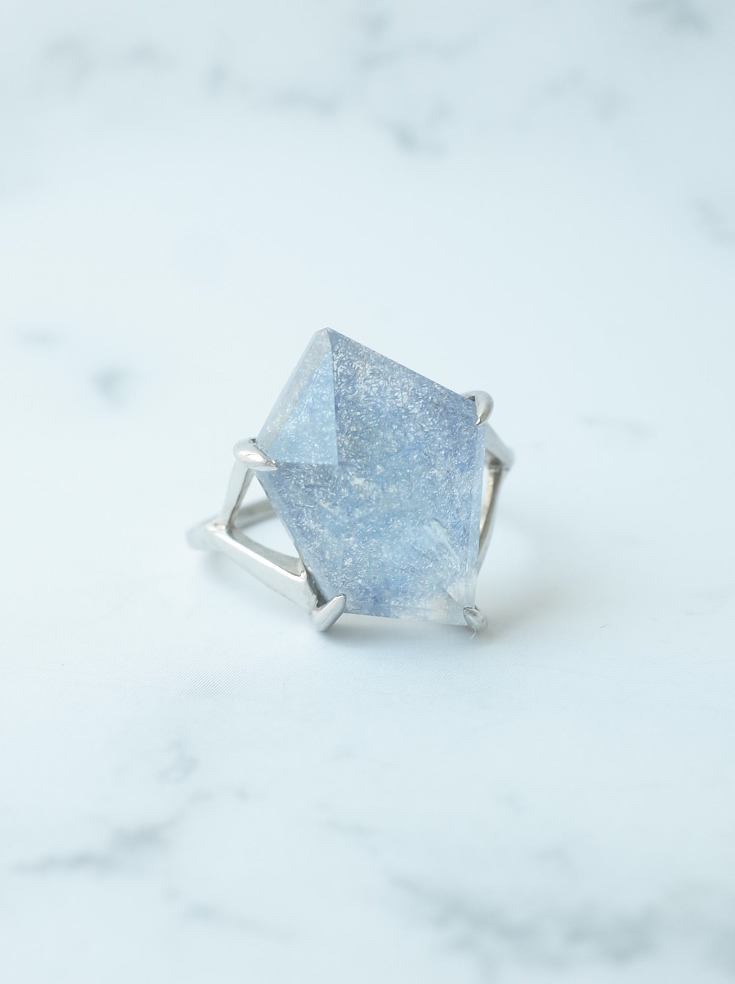 デュモルチェライトインクォーツのリング - 1