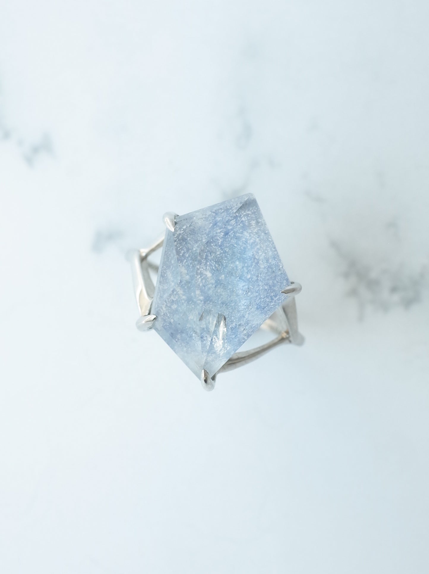 デュモルチェライトインクォーツのリング - 1