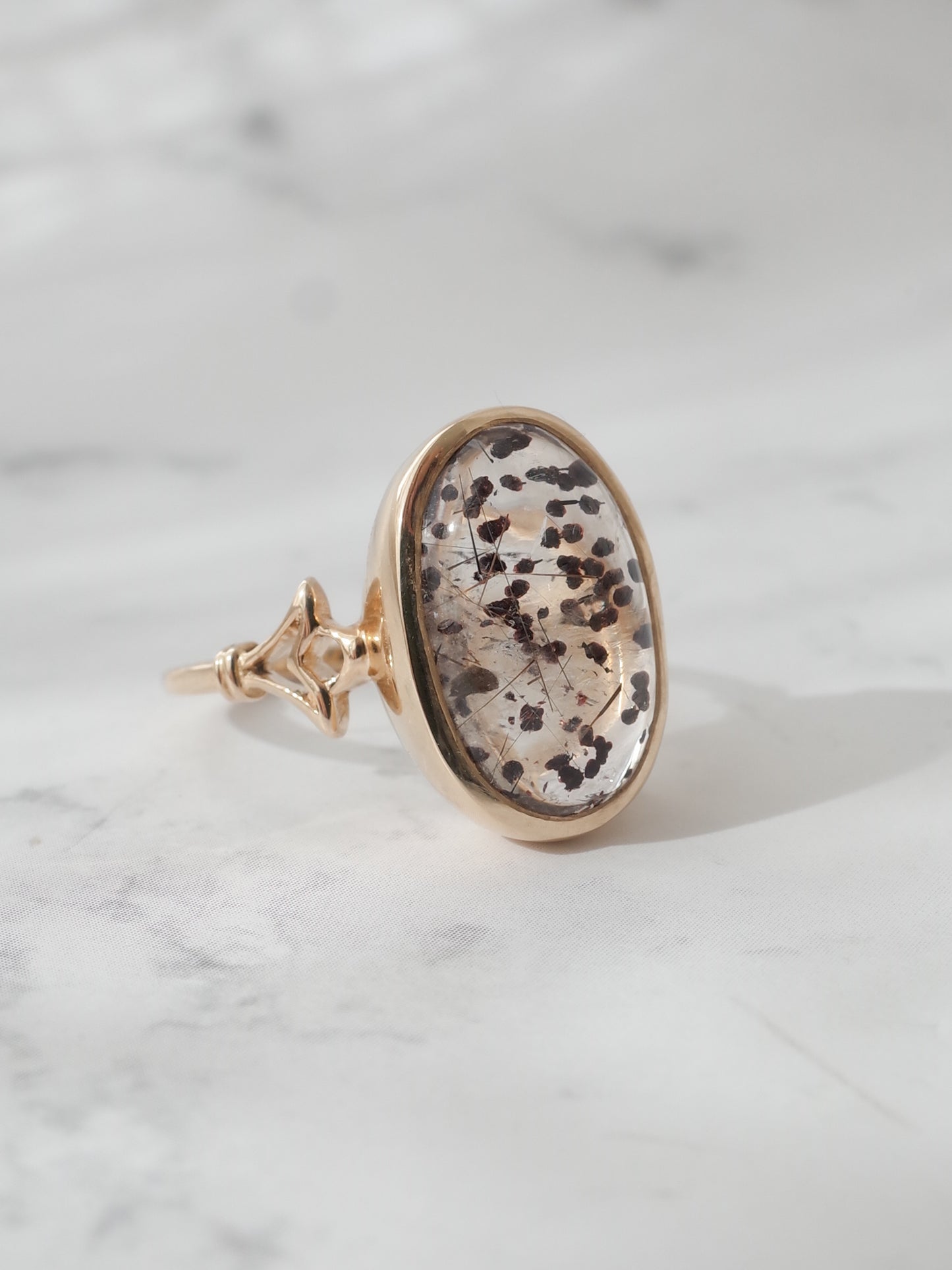 へマタイトインクォーツのブーケリング