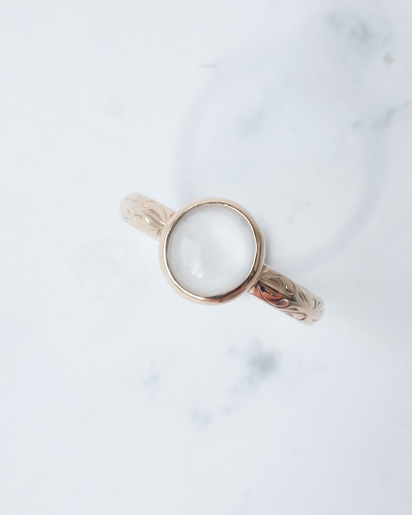 氷翡翠のシノワズリーリング