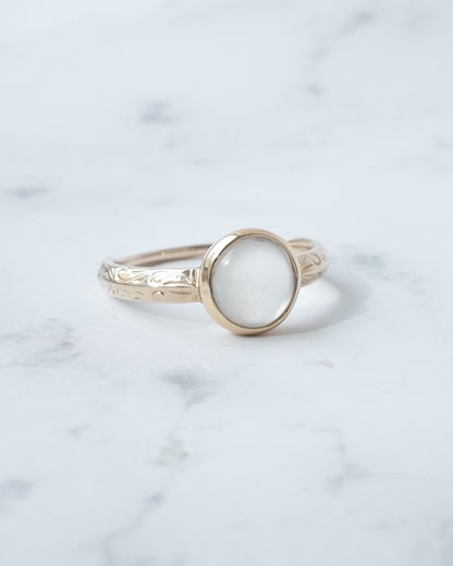 氷翡翠のシノワズリーリング