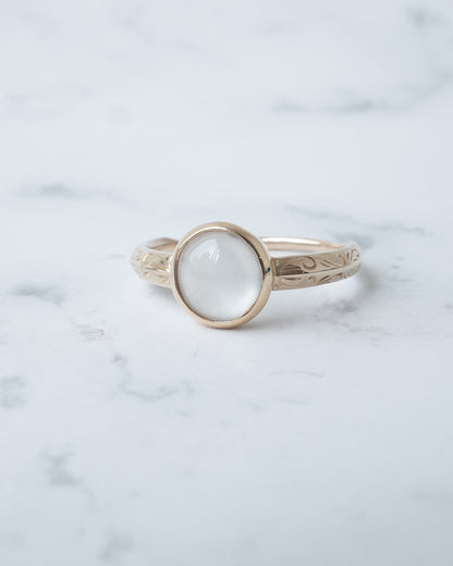 氷翡翠のシノワズリーリング