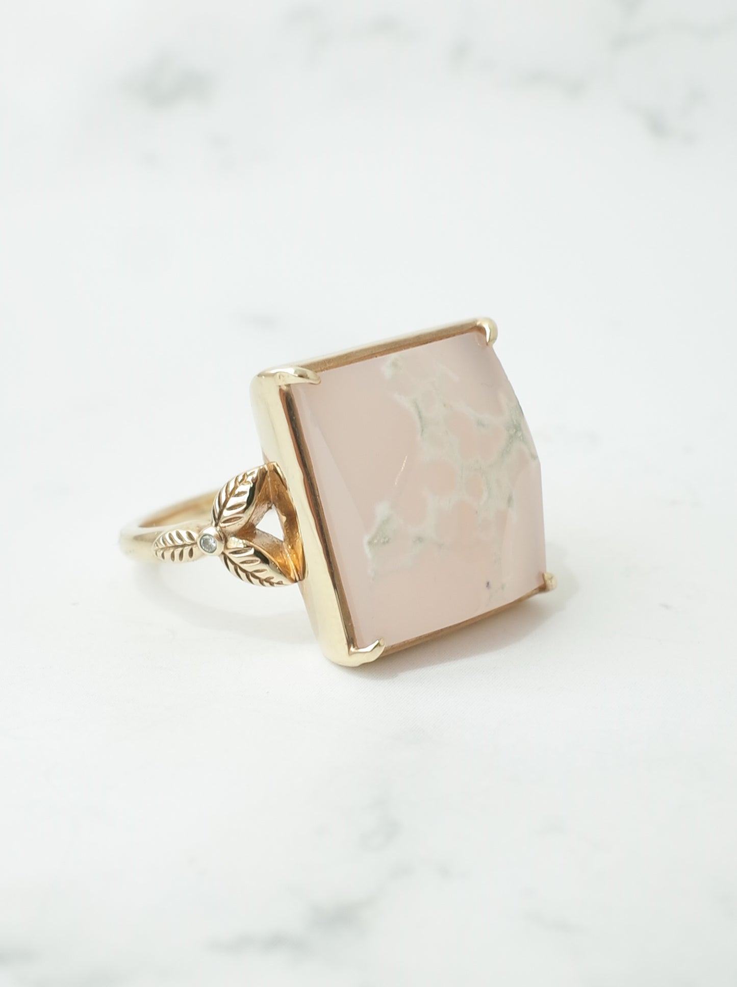 ピンクカルセドニーの三つ葉リング