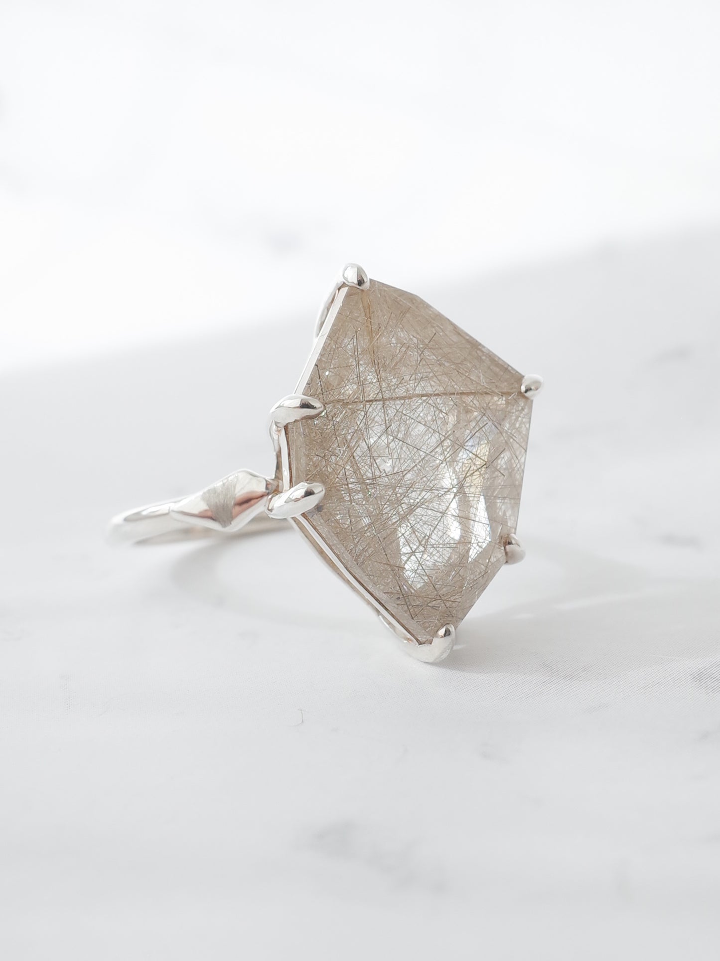 ランダムカットシルバールチルクォーツのリング