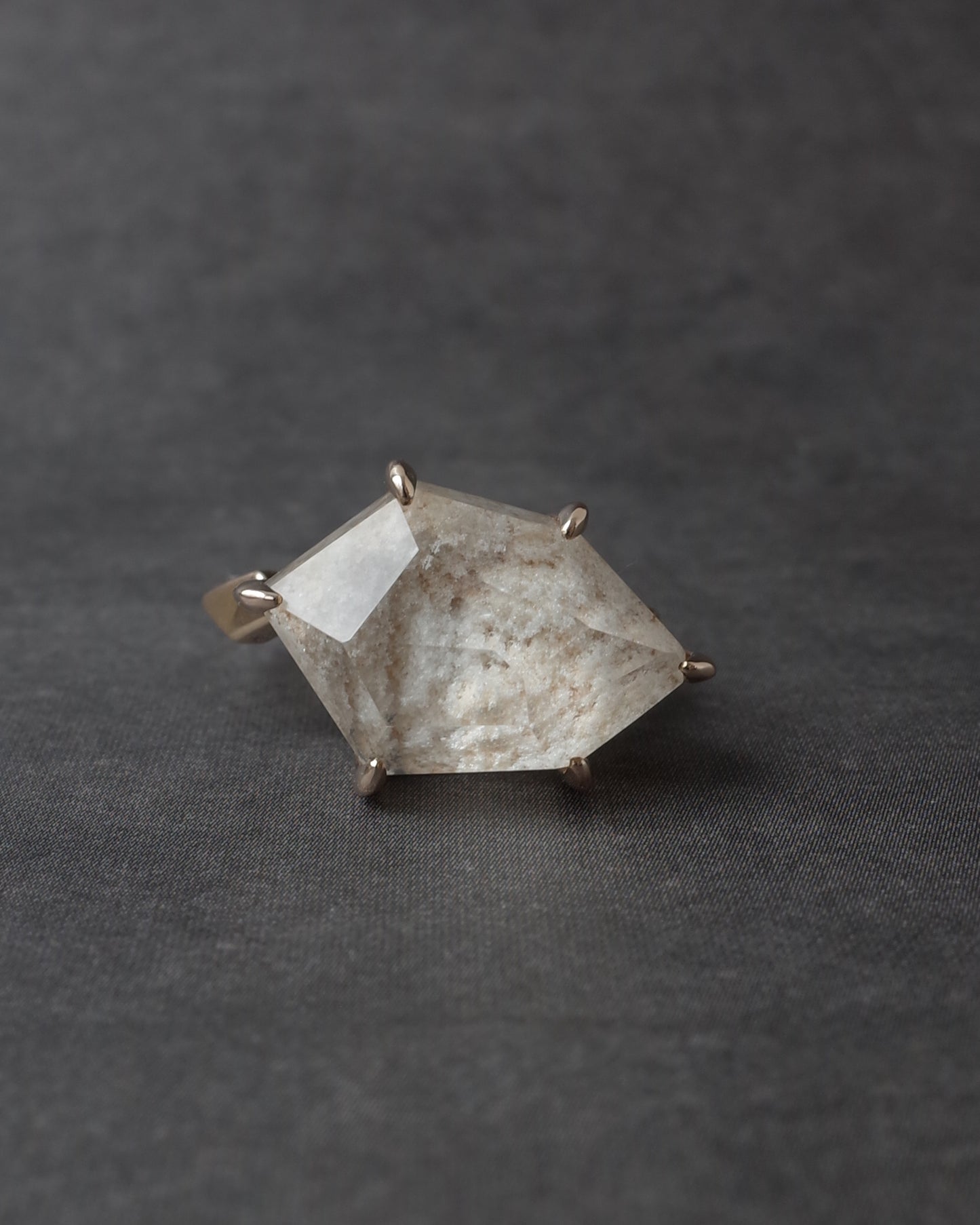 ホワイトガーデンクォーツのリング - 4