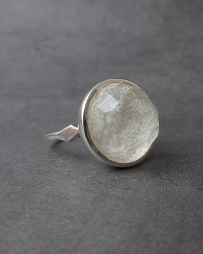 ランダムカットホワイトガーデンクォーツのリング- 3