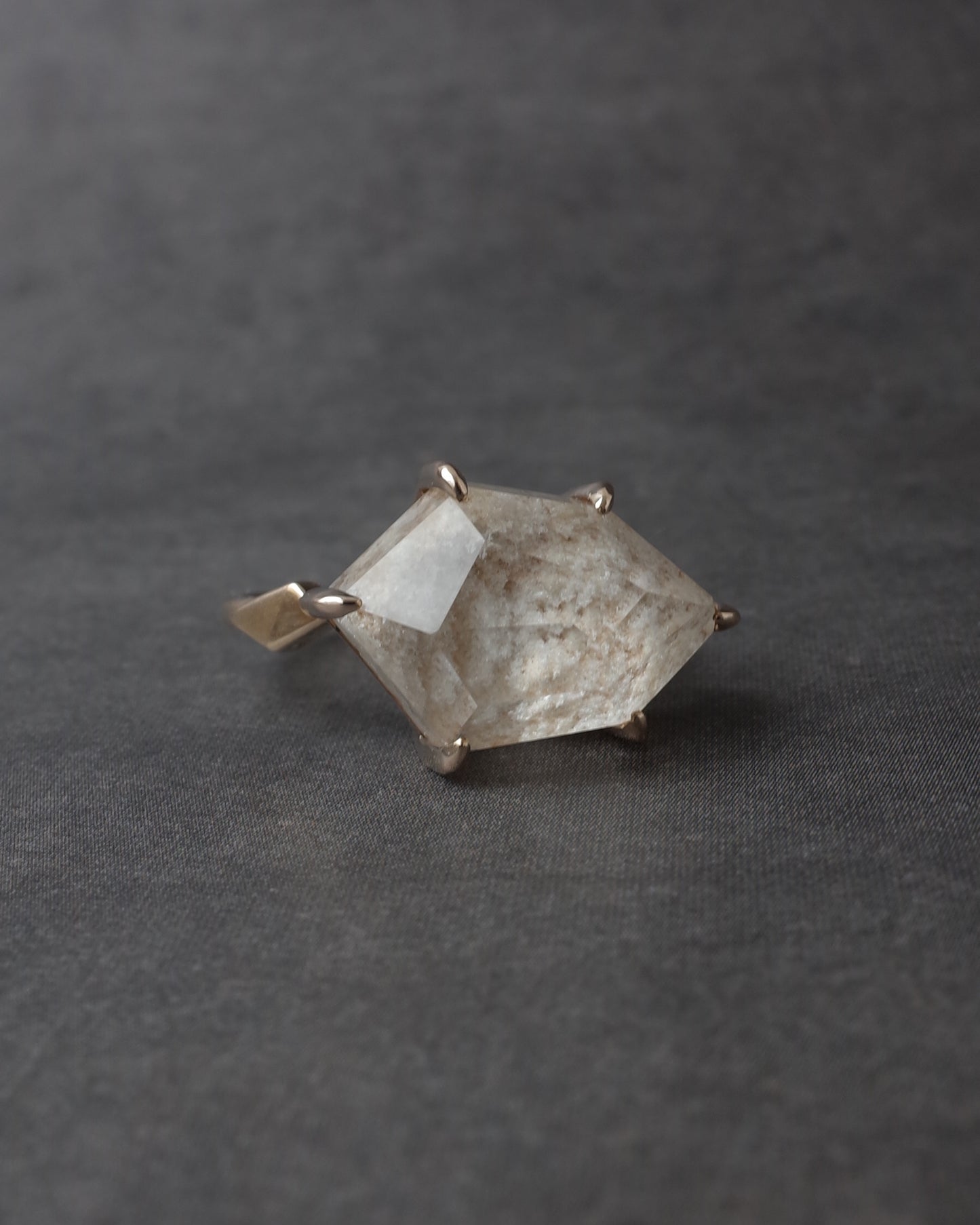 ホワイトガーデンクォーツのリング - 4