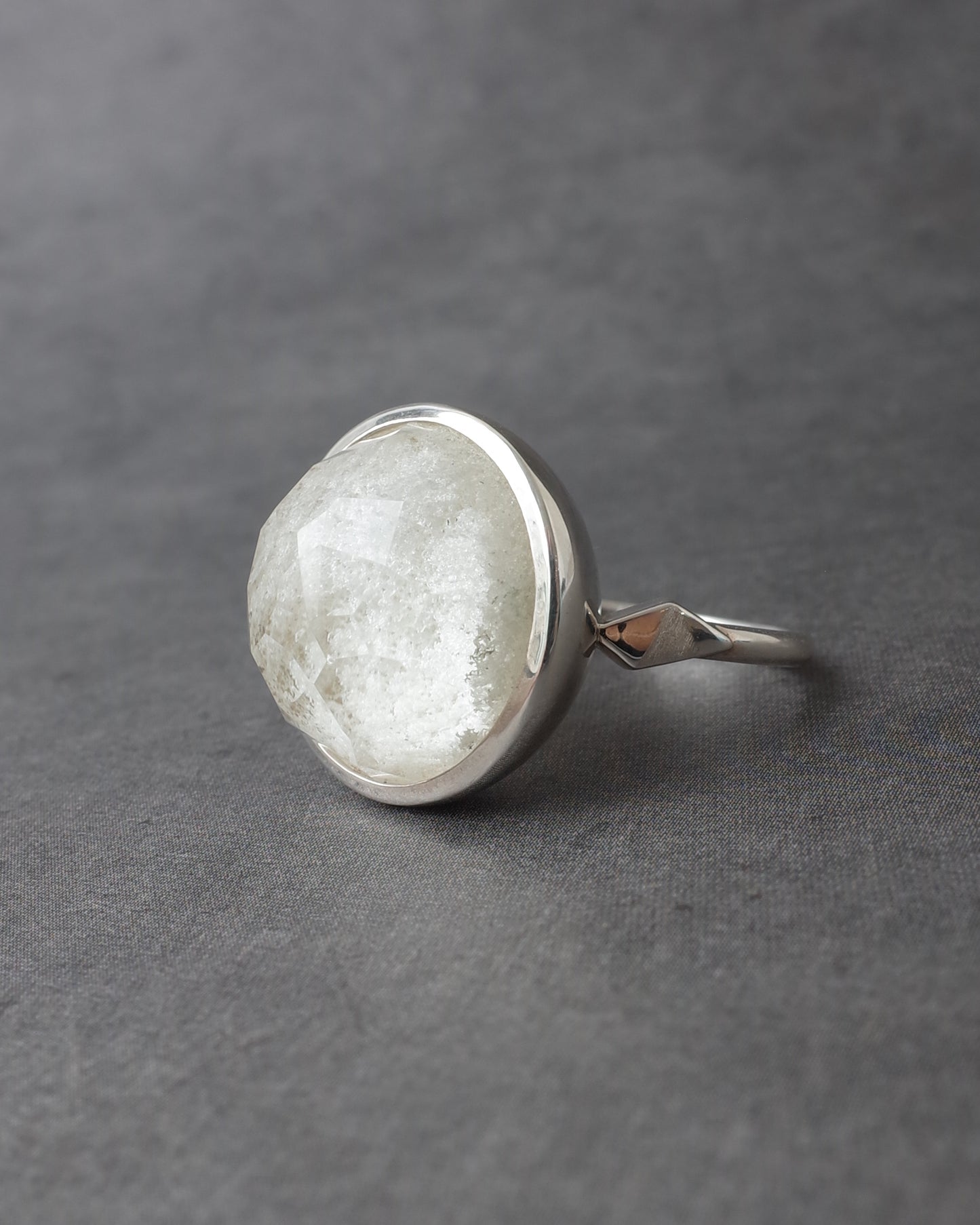 ランダムカットホワイトガーデンクォーツのリング- 3