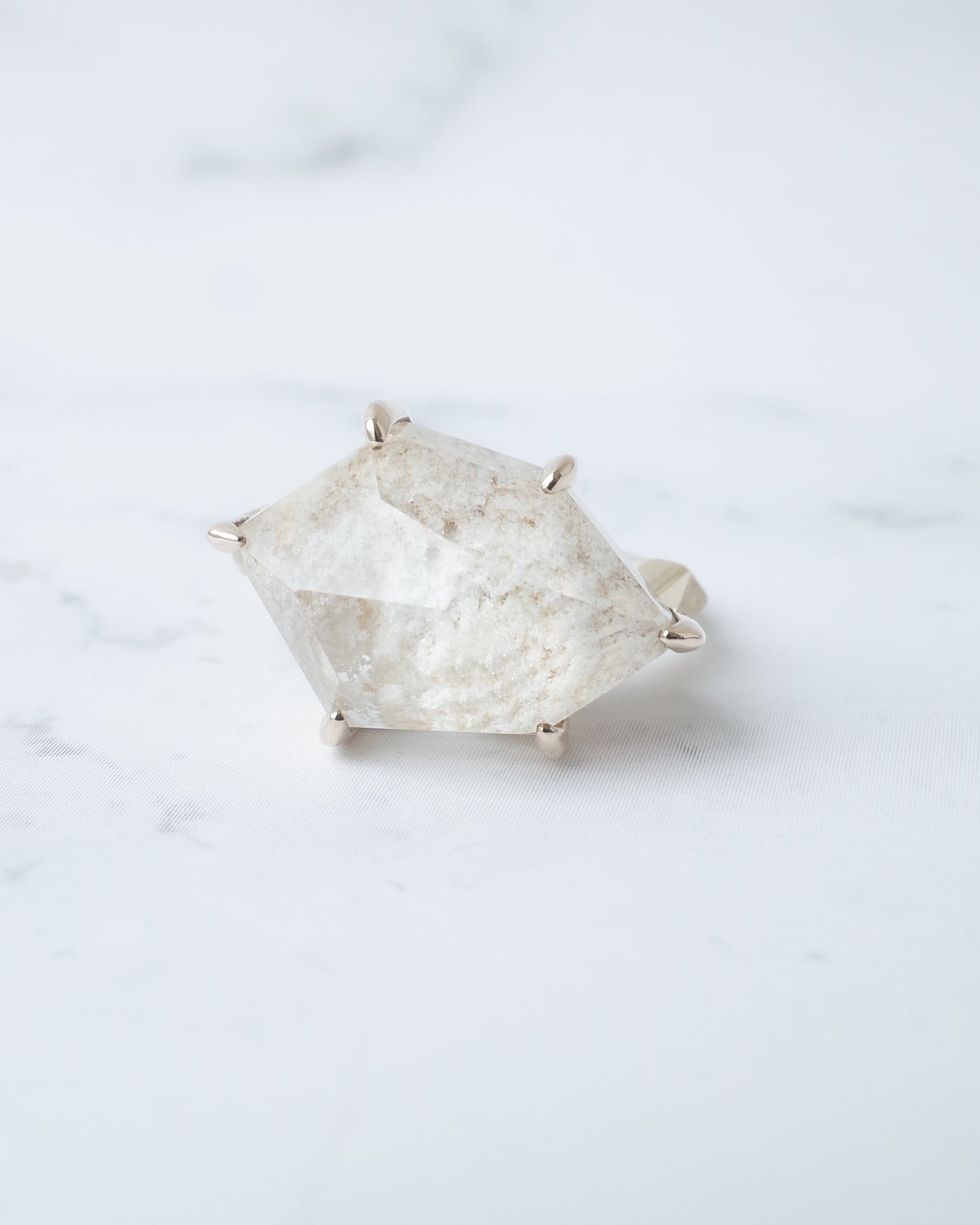 ホワイトガーデンクォーツのリング - 4