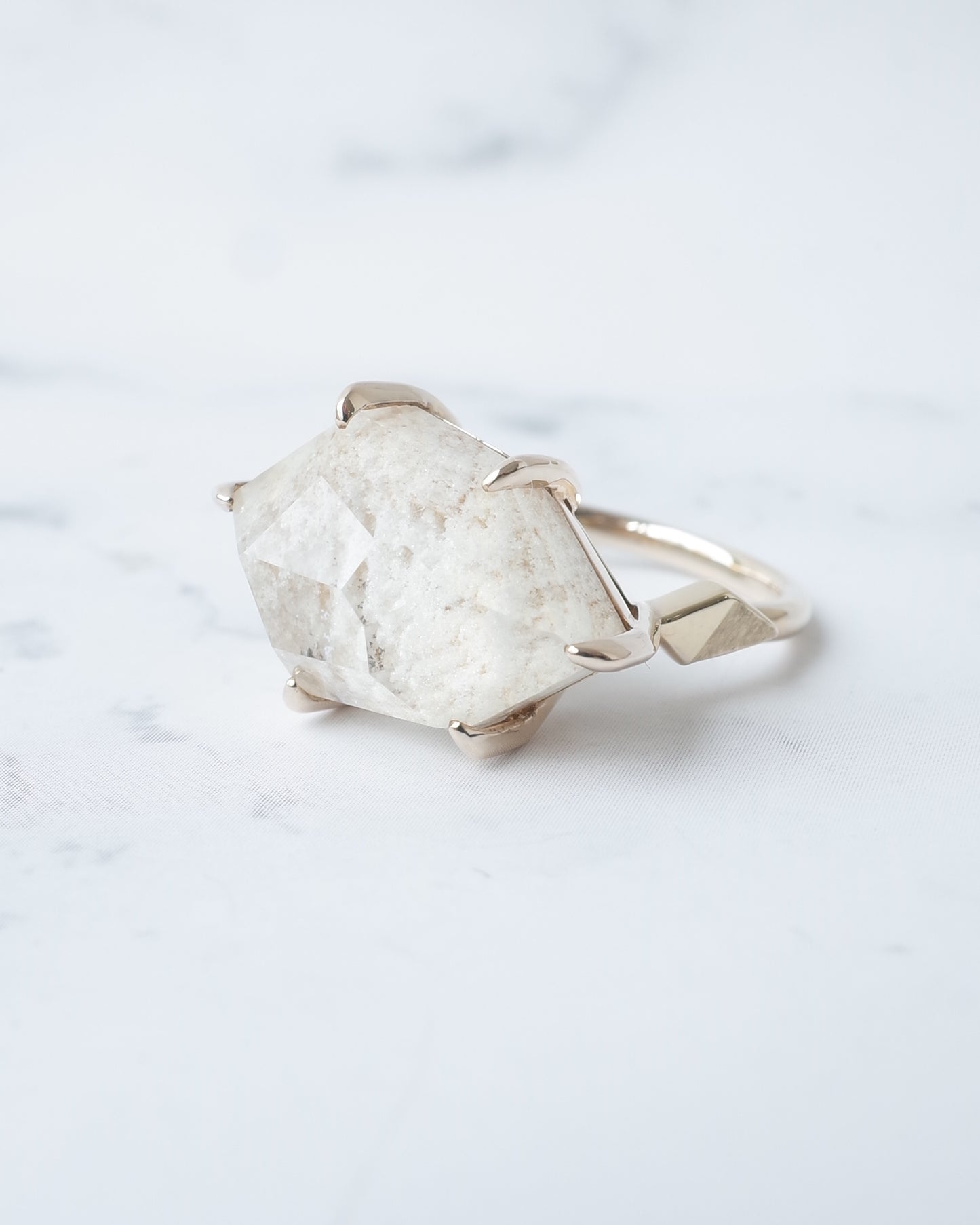 ホワイトガーデンクォーツのリング - 4