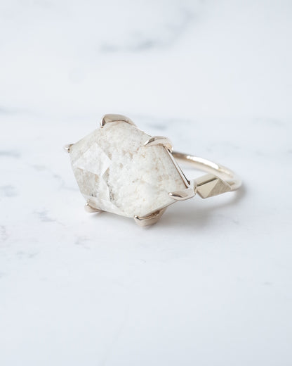 ホワイトガーデンクォーツのリング - 4