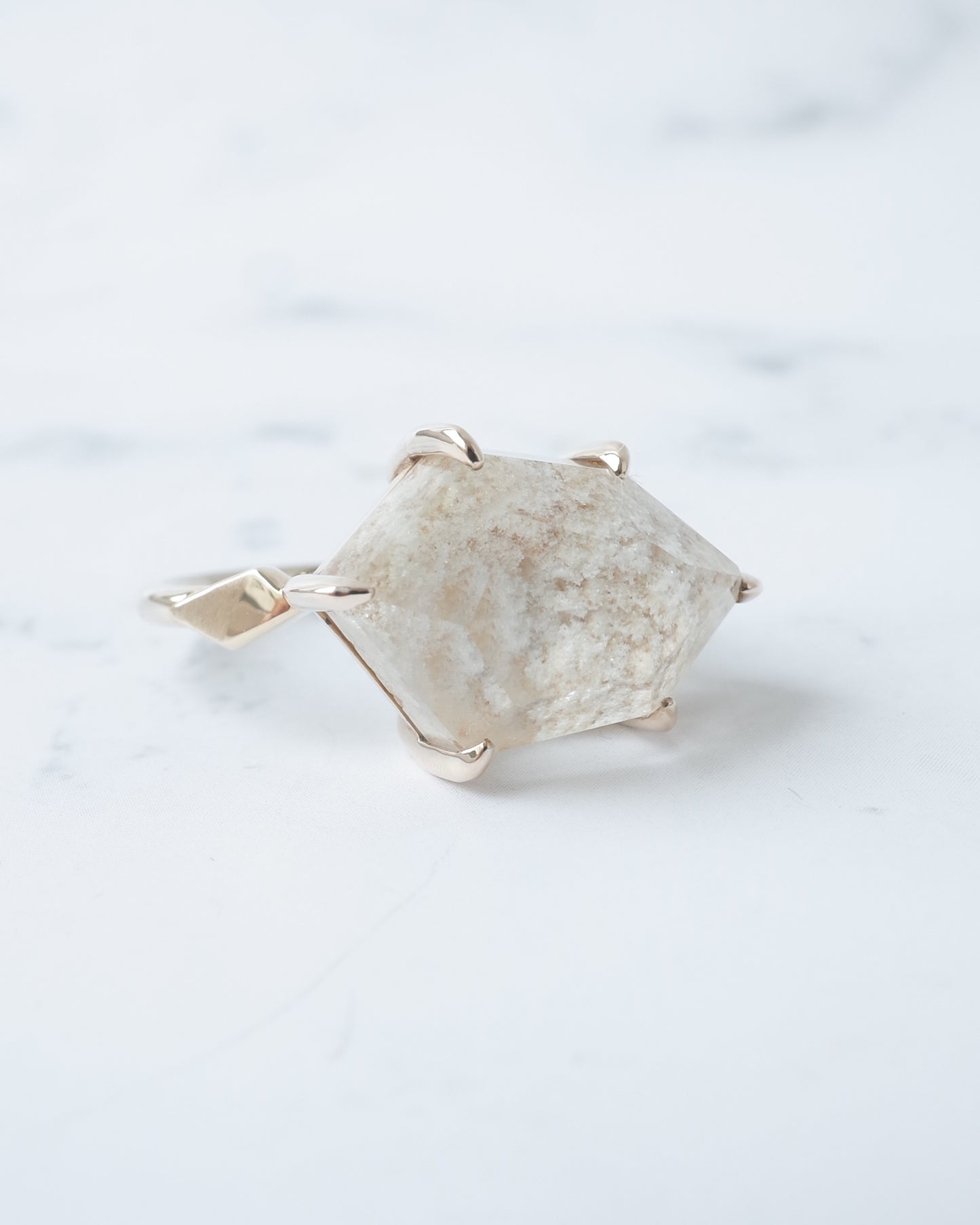 ホワイトガーデンクォーツのリング - 4