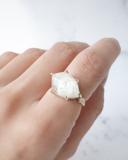 ホワイトガーデンクォーツのリング - 4